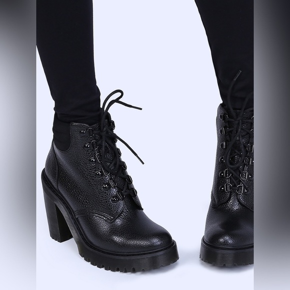 Dr. MARTENS Persephone Fl 6 Eye Padded Collar Boot Black US10 - Picture 1 of 14
